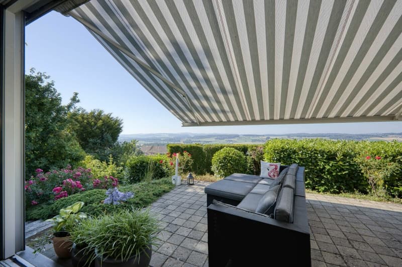 MEDITERRAN LICHTDURCHFLUTETES 6.5 ZIMMER HAUS MIT TRAUMAUSSICHT (17)