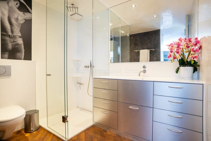 Elegante 10-Zimmer Villa mit aussergewöhnlicher Architektur (28)