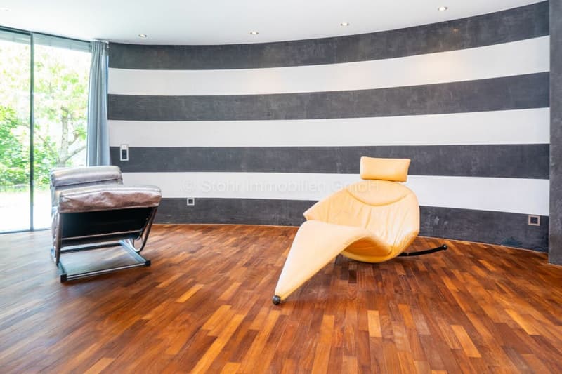 Elegante 10-Zimmer Villa mit aussergewöhnlicher Architektur (26)
