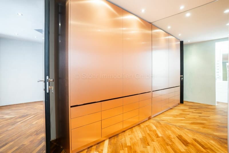 Elegante 10-Zimmer Villa mit aussergewöhnlicher Architektur (32)