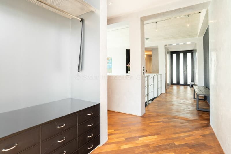 Elegante 10-Zimmer Villa mit aussergewöhnlicher Architektur (9)
