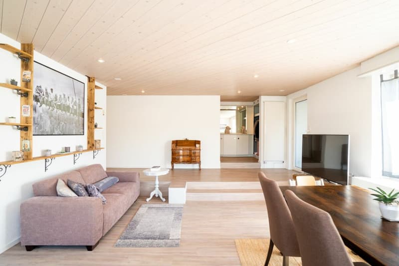 Einzigartige 4.5-Zimmer-Terrassenwohnung an sonniger Hanglage (3)