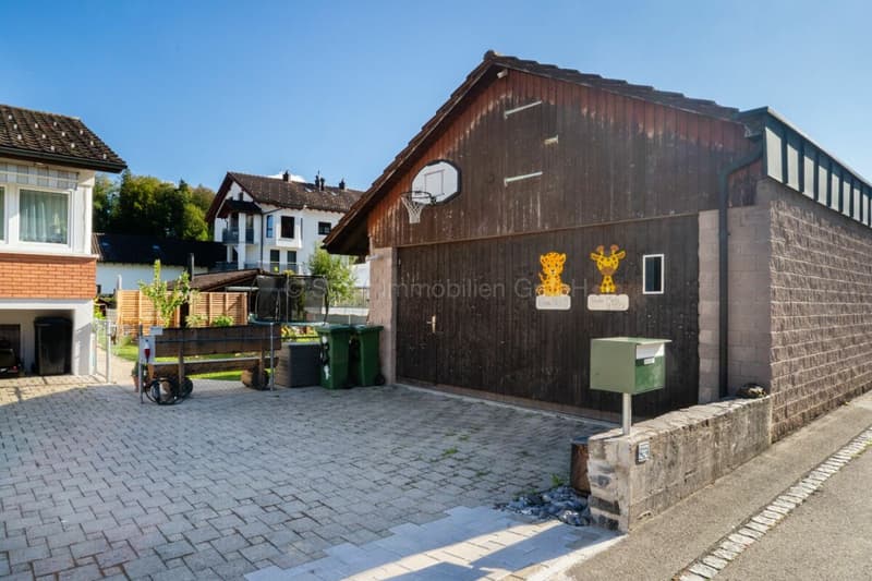 Grosszügiges 9.5-Zimmer-Mehrgenerationenhaus mit viel Platz und schönem Umschwung (34)