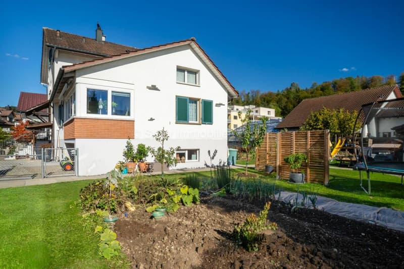 Grosszügiges 9.5-Zimmer-Mehrgenerationenhaus mit viel Platz und schönem Umschwung (2)