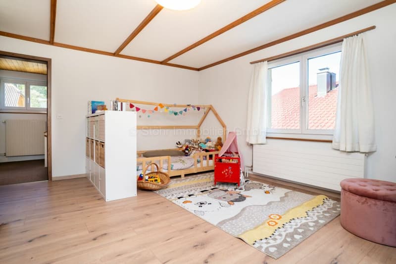 Grosszügiges 9.5-Zimmer-Mehrgenerationenhaus mit viel Platz und schönem Umschwung (18)