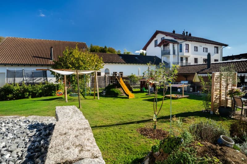 Grosszügiges 9.5-Zimmer-Mehrgenerationenhaus mit viel Platz und schönem Umschwung (3)
