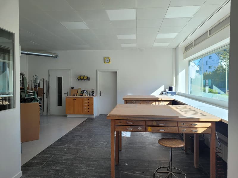Viel Platz für Ihre Ideen 230 m² Werkstatt und Kreativzone mit Charme (3)