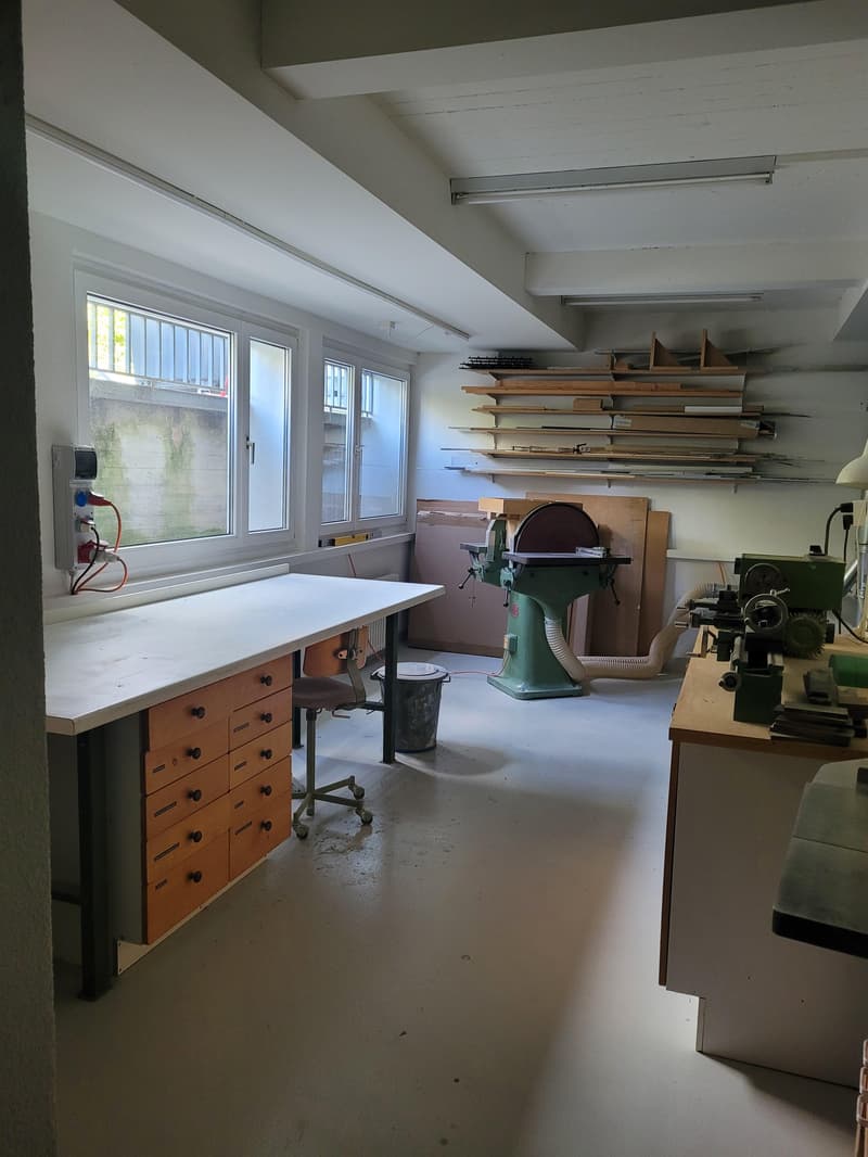 Viel Platz für Ihre Ideen 230 m² Werkstatt und Kreativzone mit Charme (12)