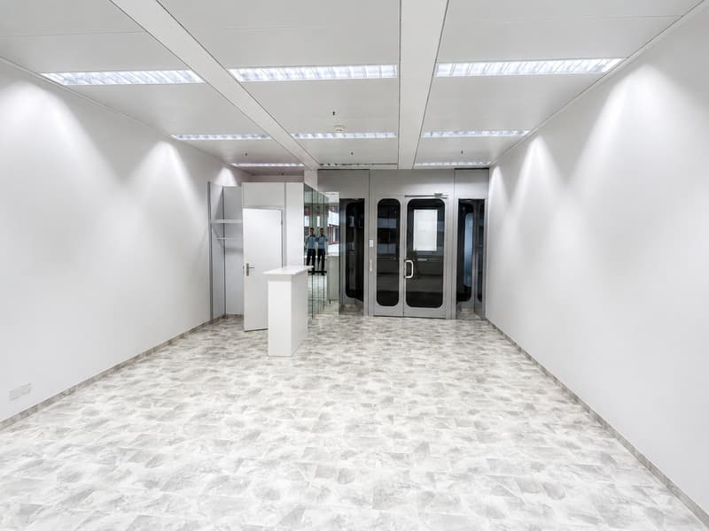 À LOUER - Espace commercial 48 m² (2)