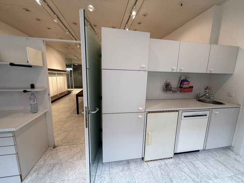 À LOUER - Espace commercial 60 m² (3)