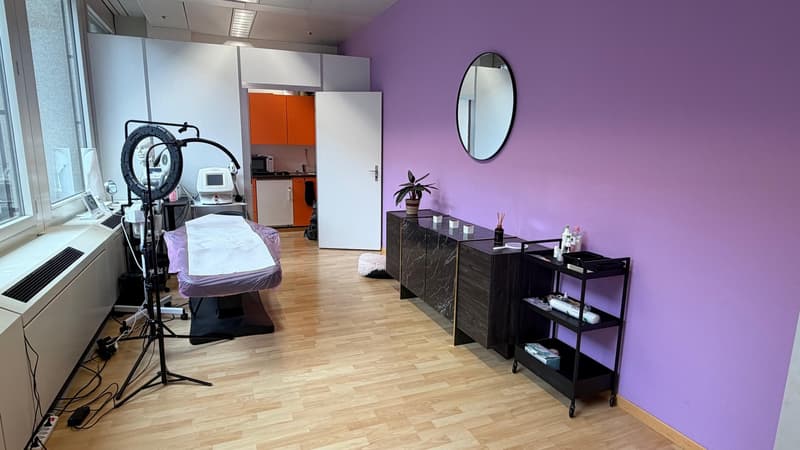 Helle Gewerbefläche mit 85 m² im TMC  ideal für Beauty, Showroom oder Büro (2)