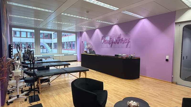 Helle Gewerbefläche mit 85 m² im TMC  ideal für Beauty, Showroom oder Büro (4)