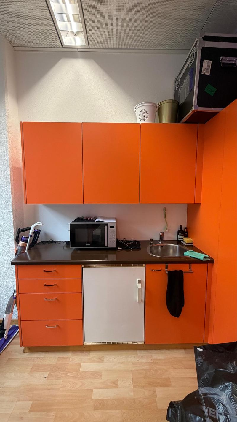 Helle Gewerbefläche mit 85 m² im TMC  ideal für Beauty, Showroom oder Büro (3)