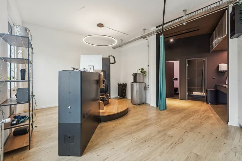 Modern and bright fitness studio or office space in a central location right next to Winterthur train station (5)