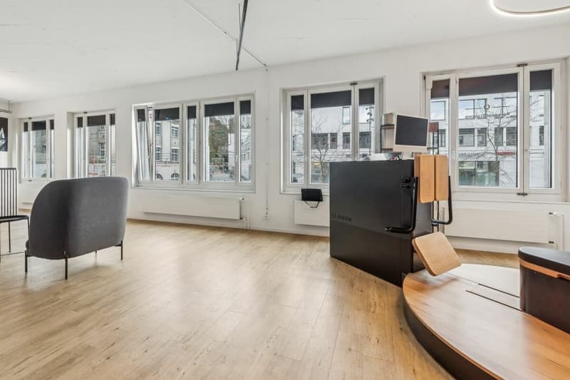 Modern and bright fitness studio or office space in a central location right next to Winterthur train station (8)