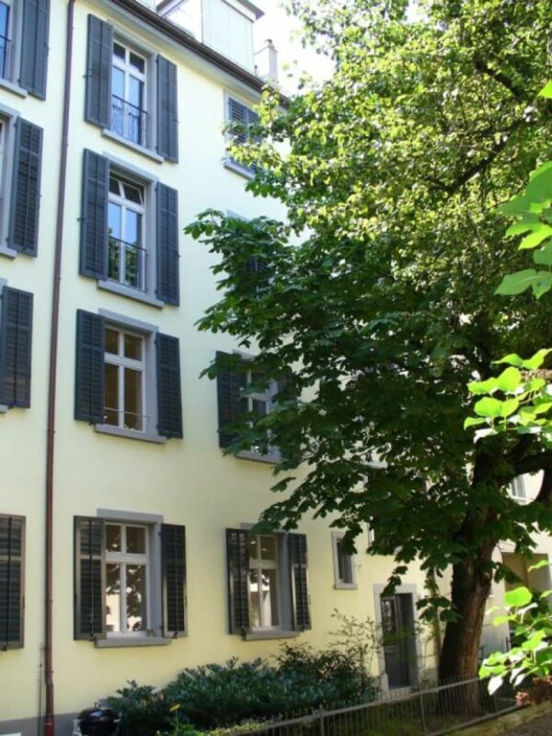 RUHIGE OASE MITTEN IN ZÜRICH - 3.5-ZIMMERWOHNUNG AN DER BODMERSTRASSE (3)