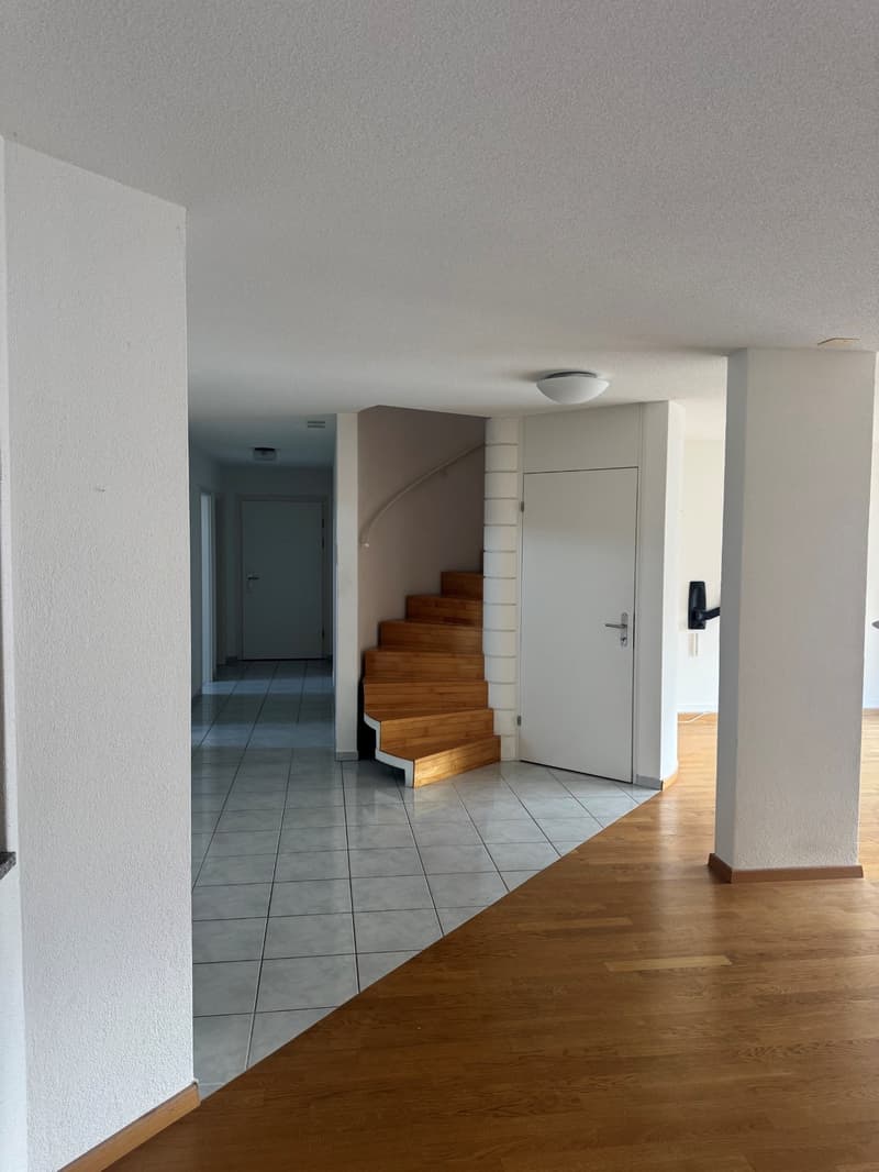 Grosszügige 5.5-Zimmer-Dachmaisonette in Samstagern –  Sofort verfügbar! (2)
