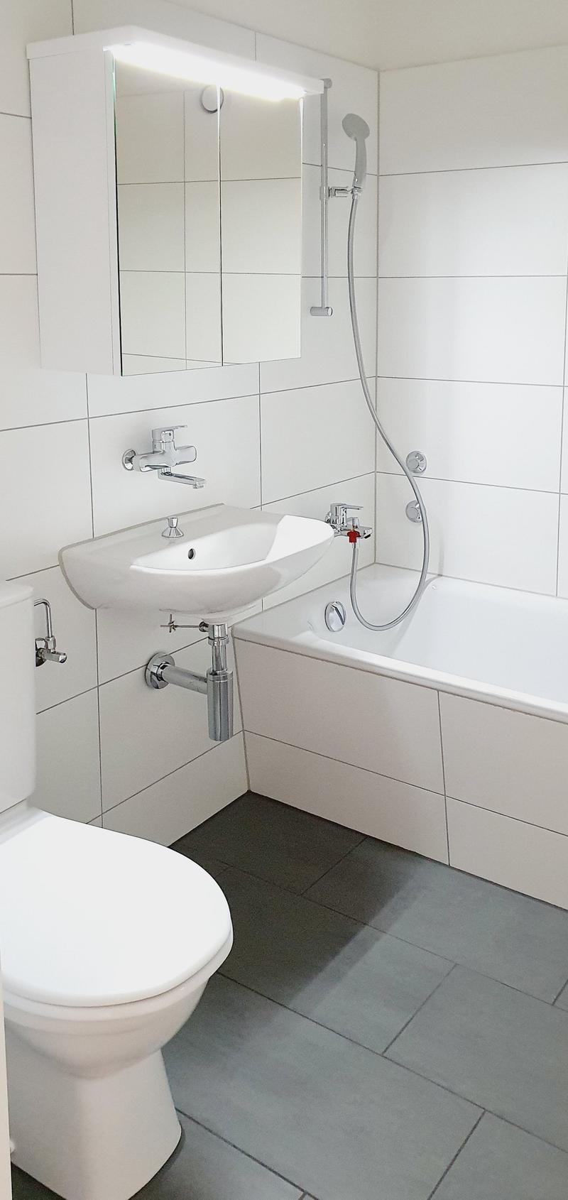 Badezimmer mit Badewanne