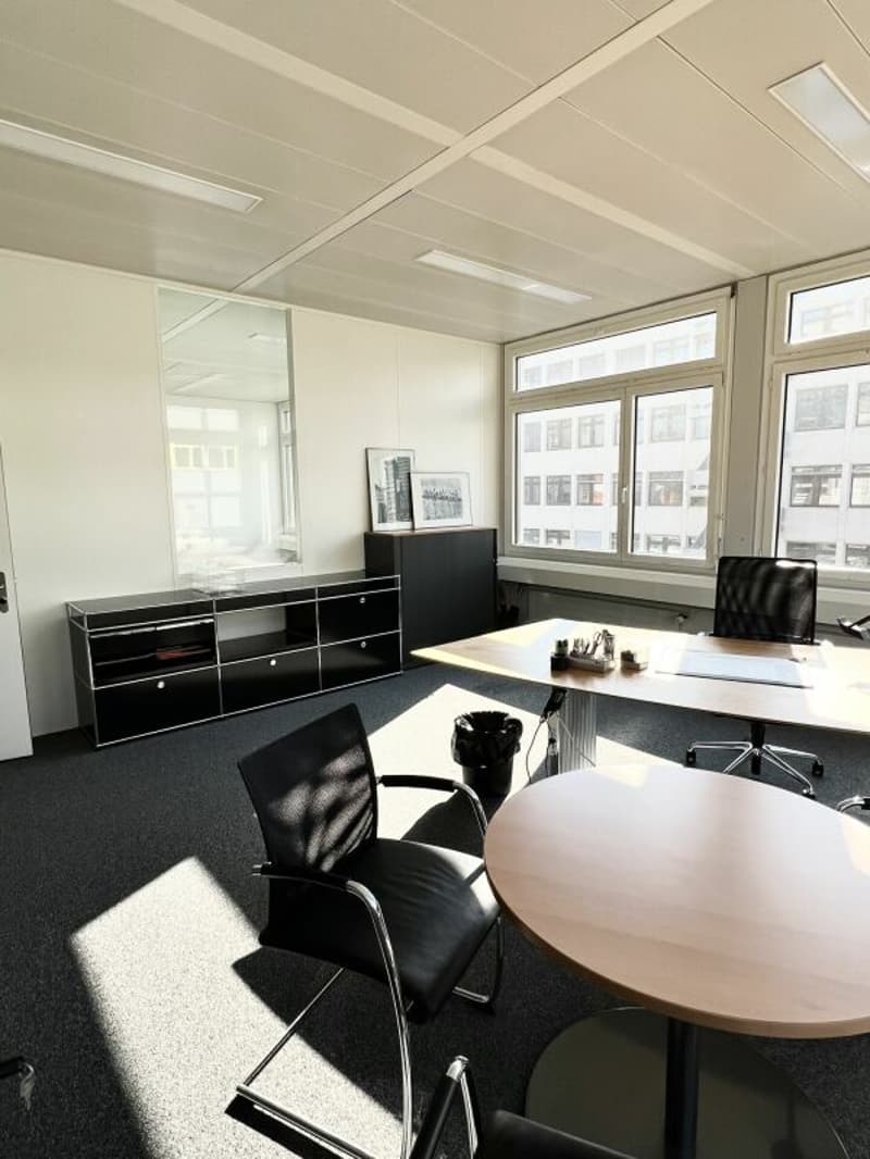 Espace de bureau lumineux et attractif à louer (2)