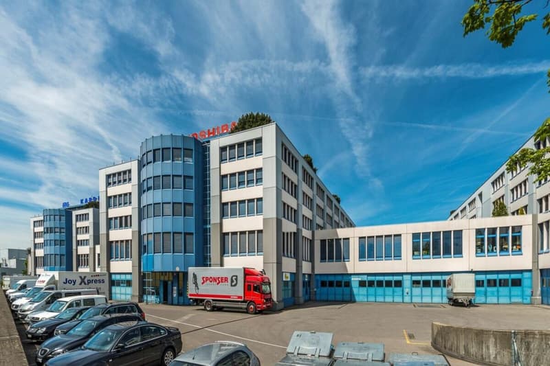 Lagerfläche im 1. Obergeschoss mit Warenliftzugang zu vermieten (2)