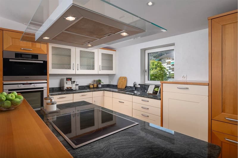 Wohnhaus mit einer 3½ und einer 2½-Zimmer-Wohnung mit Seesicht (4)