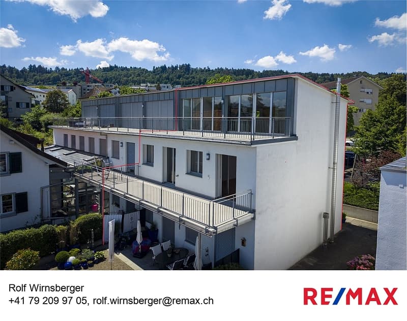 Wohnhaus mit einer 3½ und einer 2½-Zimmer-Wohnung mit Seesicht (1)