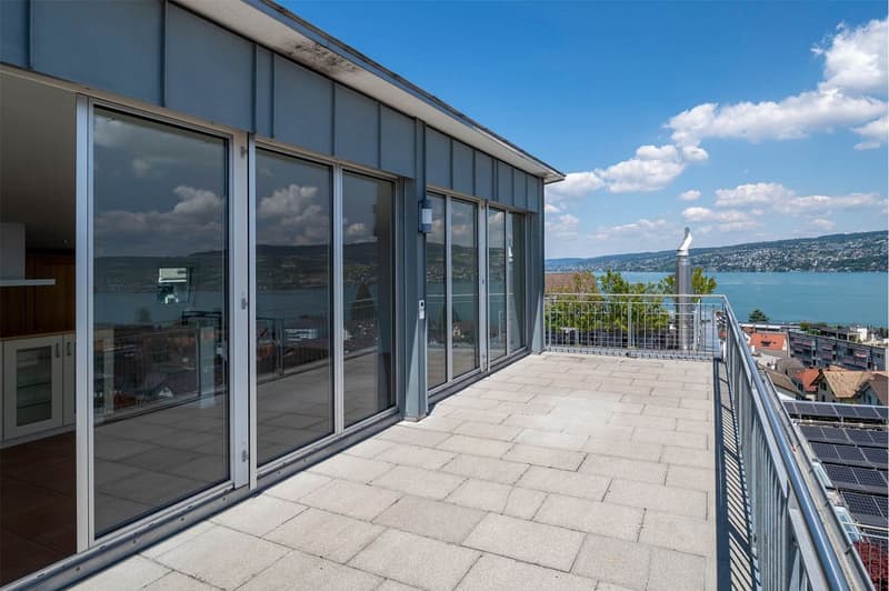 Wohnhaus mit einer 3½ und einer 2½-Zimmer-Wohnung mit Seesicht (6)