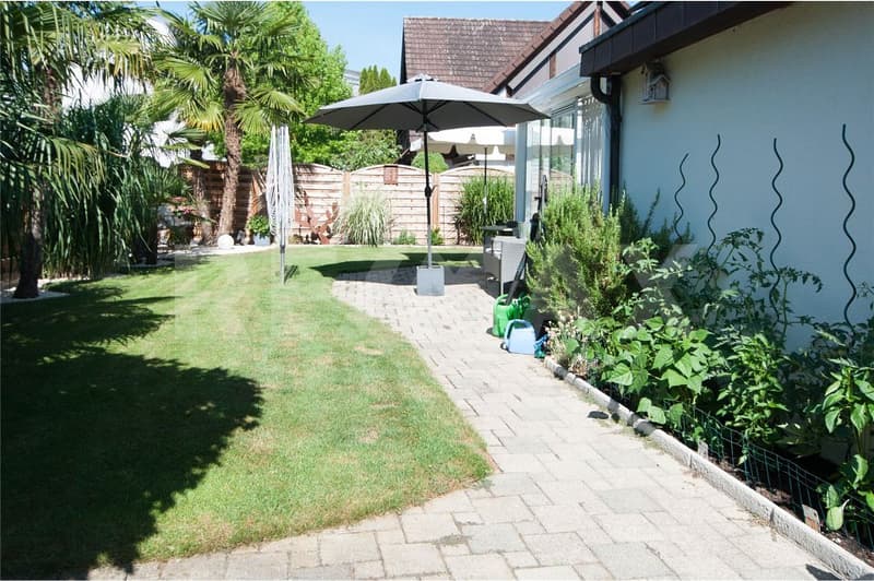 Gepflegtes Einfamilienhaus mit Wintergarten und Pool (11)