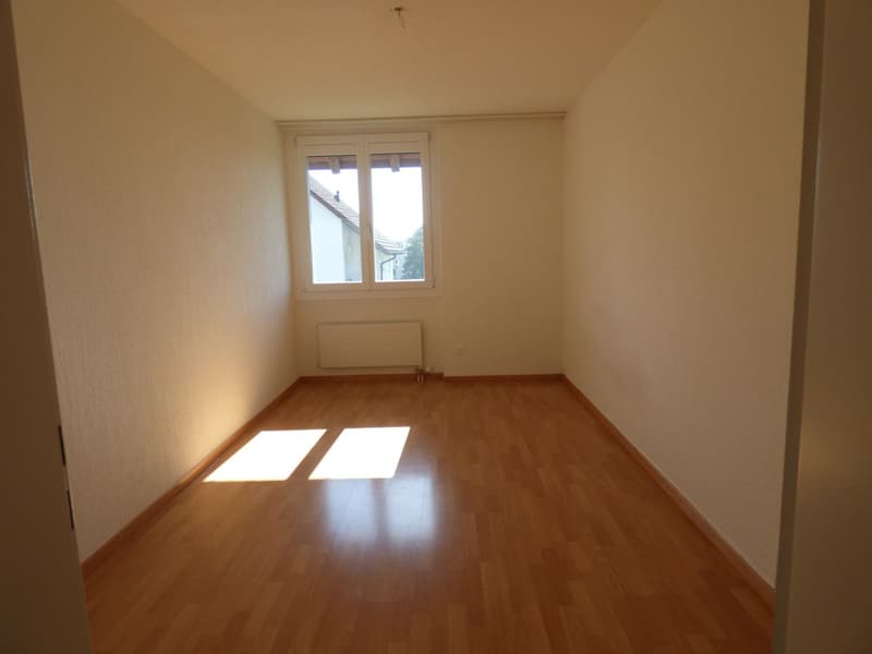 Grosszügige 4.5-Zimmer-Wohnung mit Balkon und Weitblick in Rüti ZH (3)