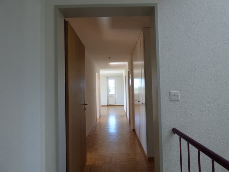 Grosszügige 4.5-Zimmer-Wohnung mit Balkon und Weitblick in Rüti ZH (2)