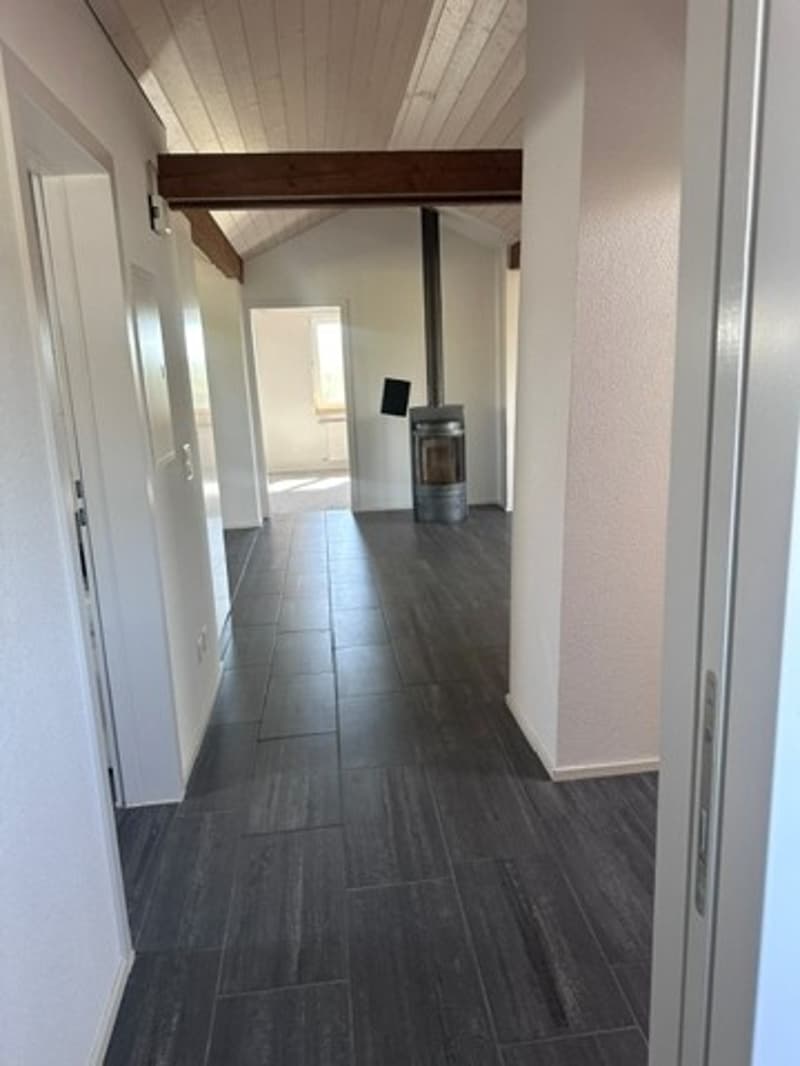 Charmante 2.5-Zimmer-Wohnung in Egetswil (Kloten) / Schwimmteich zur Mitbenutzung (1)