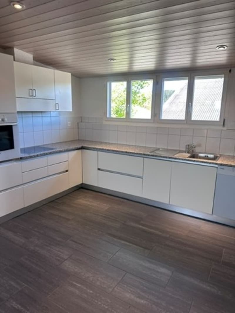 Charmante 2.5-Zimmer-Wohnung in Egetswil (Kloten) / Schwimmteich zur Mitbenutzung (3)