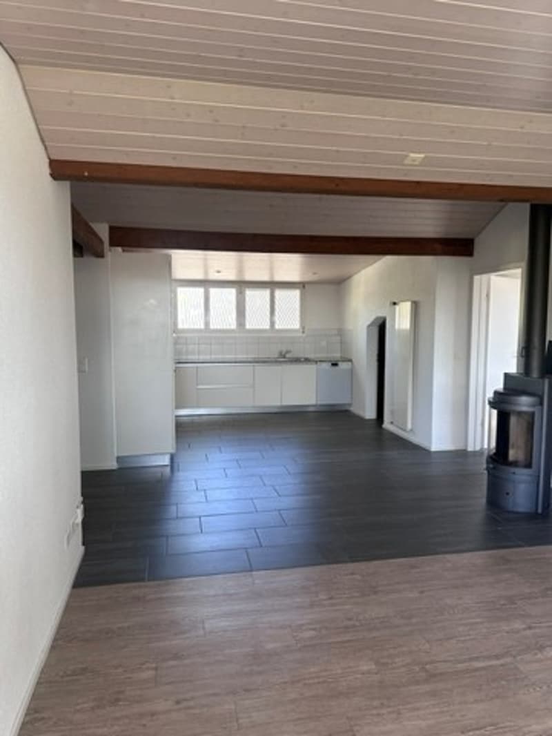 Charmante 2.5-Zimmer-Wohnung in Egetswil (Kloten) / Schwimmteich zur Mitbenutzung (2)