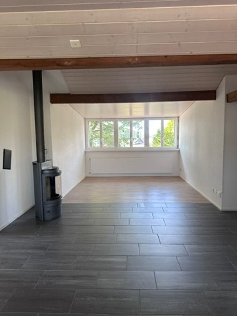 Charmante 2.5-Zimmer-Wohnung in Egetswil (Kloten) / Schwimmteich zur Mitbenutzung (4)