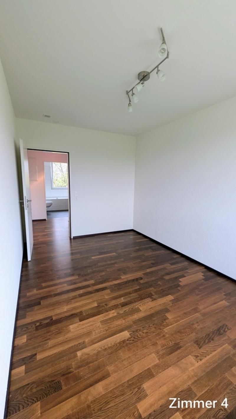 Grosszügige 5.5-Zimmer-Dach-Maisonettewohnung mit Balkon und Stadtblick in Opfikon (15)