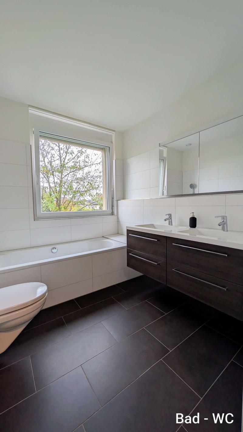 Grosszügige 5.5-Zimmer-Dach-Maisonettewohnung mit Balkon und Stadtblick in Opfikon (11)