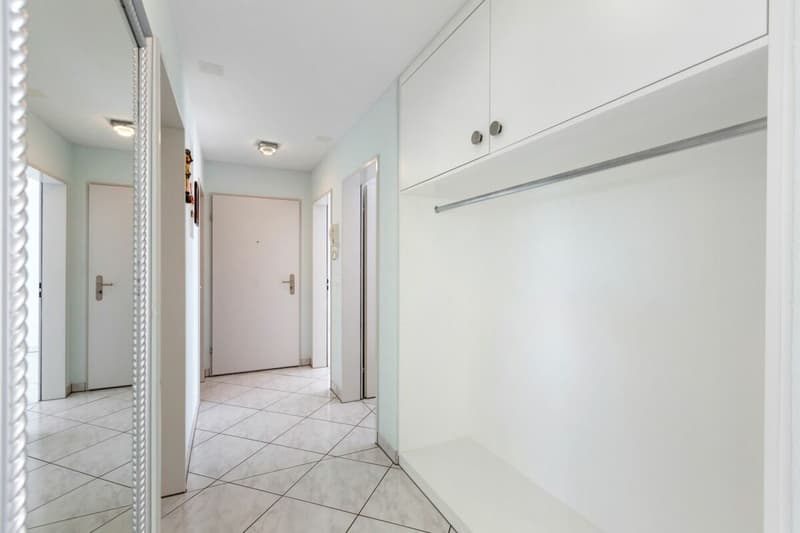 Gepflegte 3.5-Zimmerwohnung mit grossem sonnigem Balkon (6)
