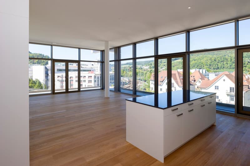 open kitchen, large windows, central pillar, wooden floor