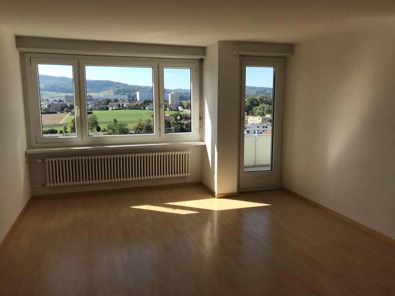 Wohnzimmer mit Balkonzugang
