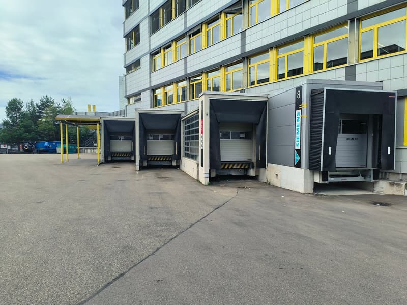 inkl. drei Ab-/Anlieferungsrampen