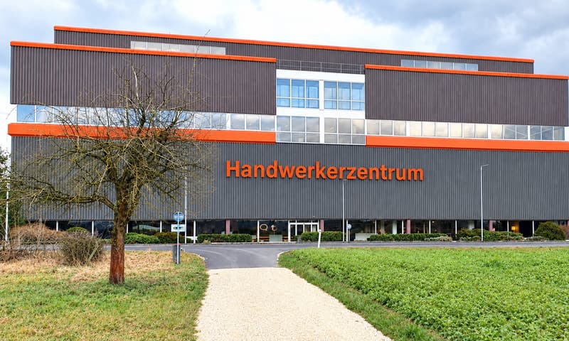 10'000 m² vielseitige Gewerbeflächen in 2557 Studen/BE - Top Preise (11)