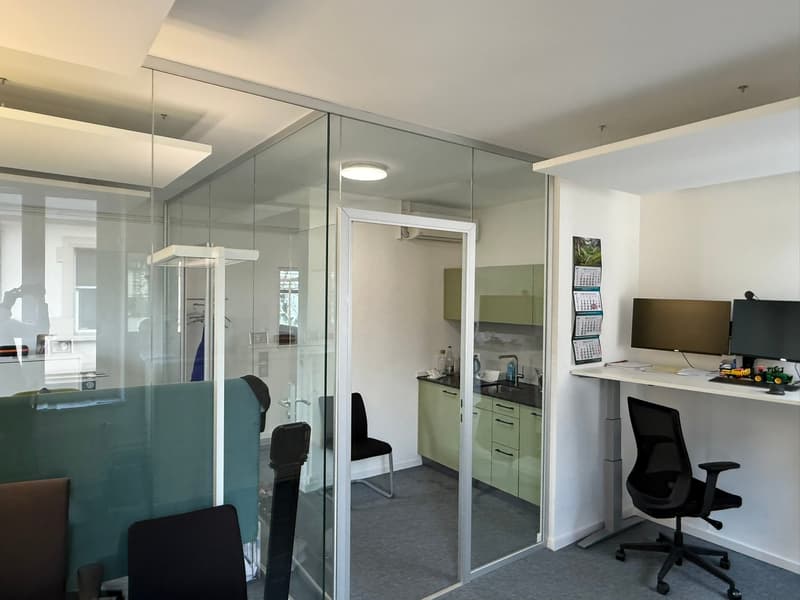 Modernes Arbeiten in repräsentativen Bürogebäude (3)
