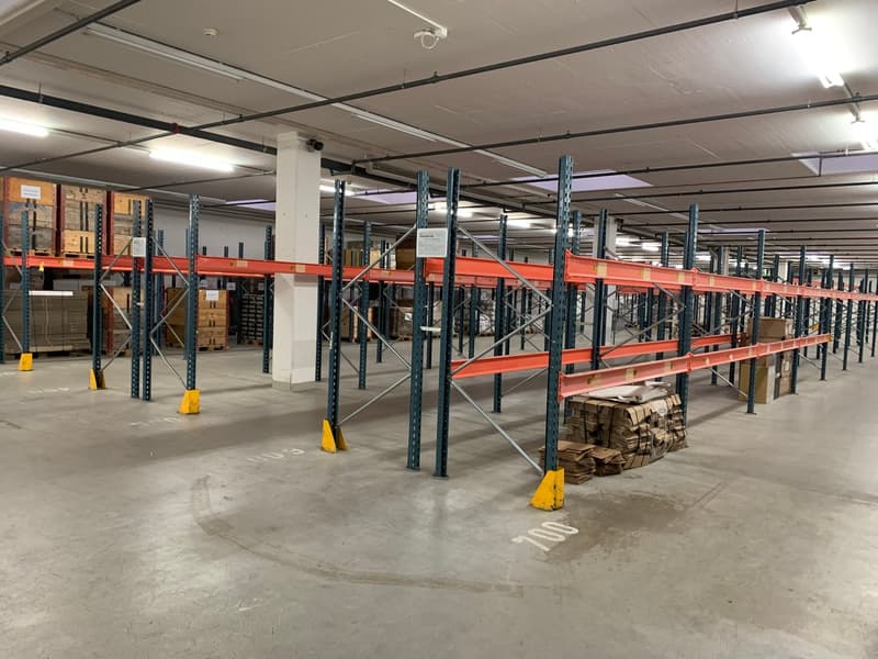 Espace de stockage moderne avec infrastructure optimale à Dielsdorf (8)
