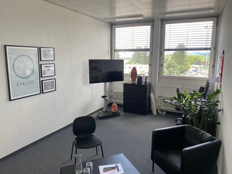 Helles Büro an zentraler Lage in Dielsdorf zu vermieten (2)