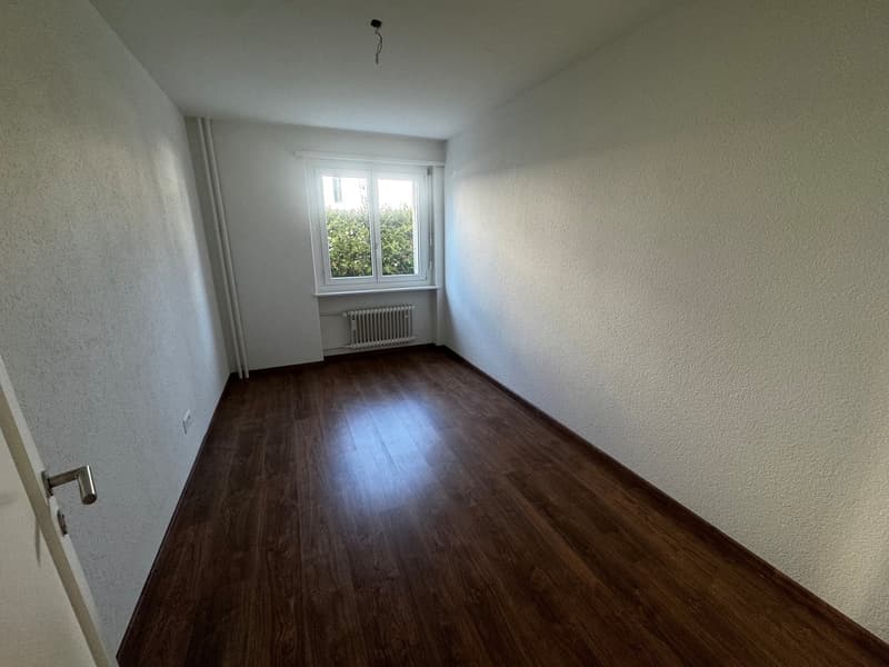 Charmante 3-Zimmer-Erdgeschosswohnung mit Sitzplatz in Dübendorf (4)