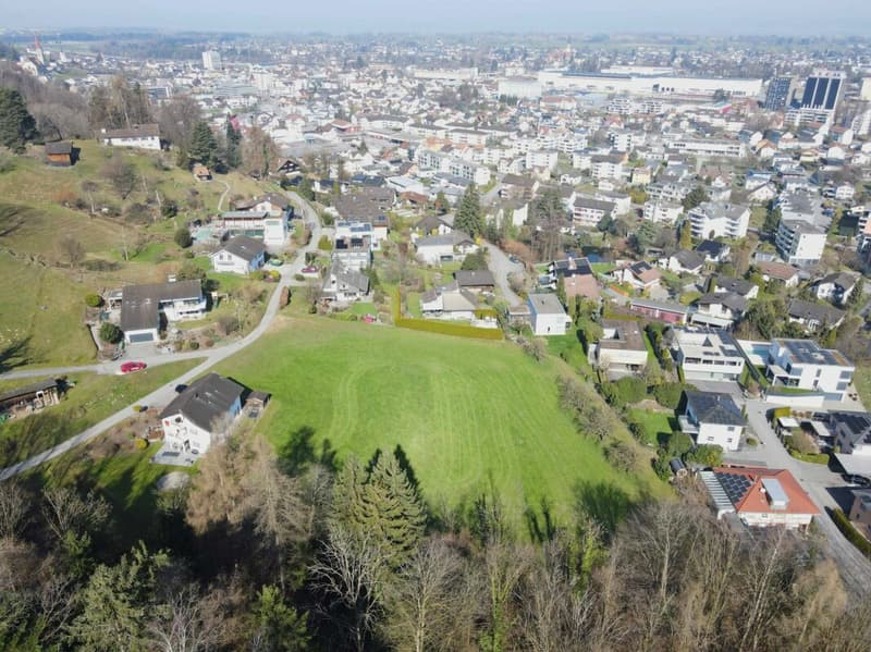 Zentrumsnahes Baugrundstück mit total 6'055 m2 in ruhiger Wohnzone (2)