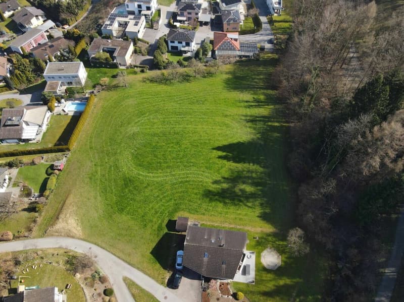 Zentrumsnahes Baugrundstück mit total 6'055 m2 in ruhiger Wohnzone (4)