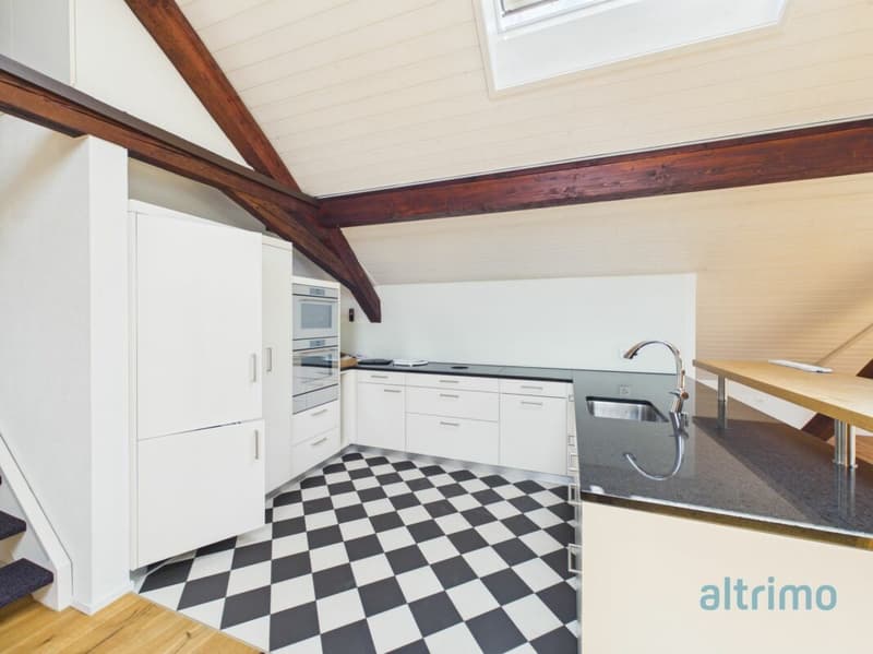 Grosszügige Dachwohnung mit 178m2! (2)