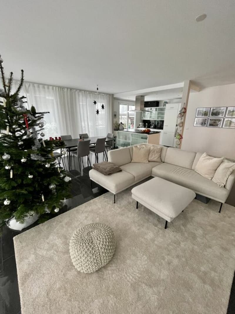 Grosszügige 3.5-Zimmer-Wohnung mit Gartensitzplatz in ruhiger Wohnlage (1)