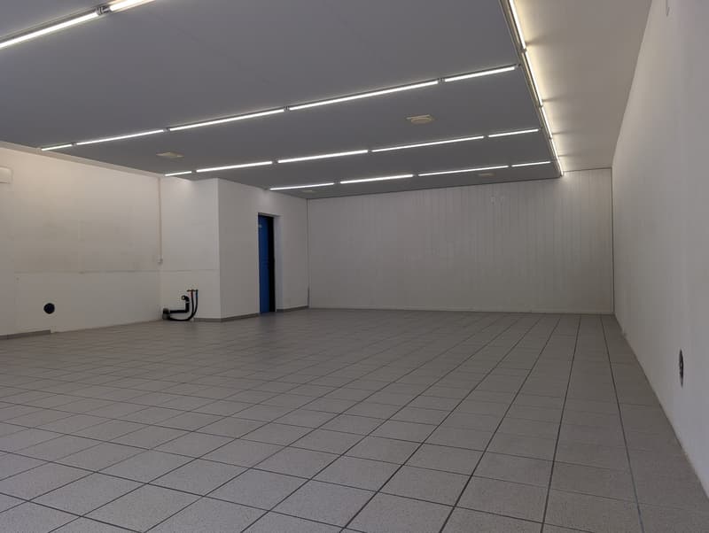 Ladenlokal / Showroom / Büro mit Schaufenster an der Hauptstrasse Zunzgen  flexibel nutzbar (6)